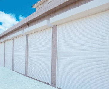 Roller shutter door